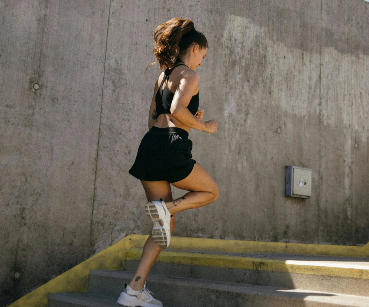 girl_running_in_the_city